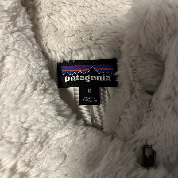 Patagonia white fluffy jacket - Picture 2 of 3